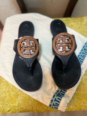 Tory Burch Navy Blue Leather Flip Sandals with Brown Logo Discs